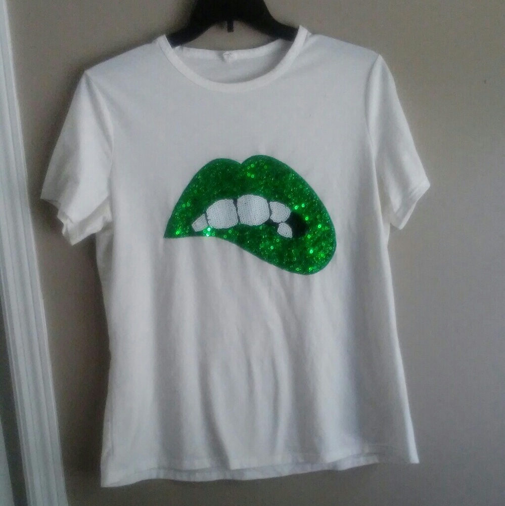 Plussize lip print sequin top